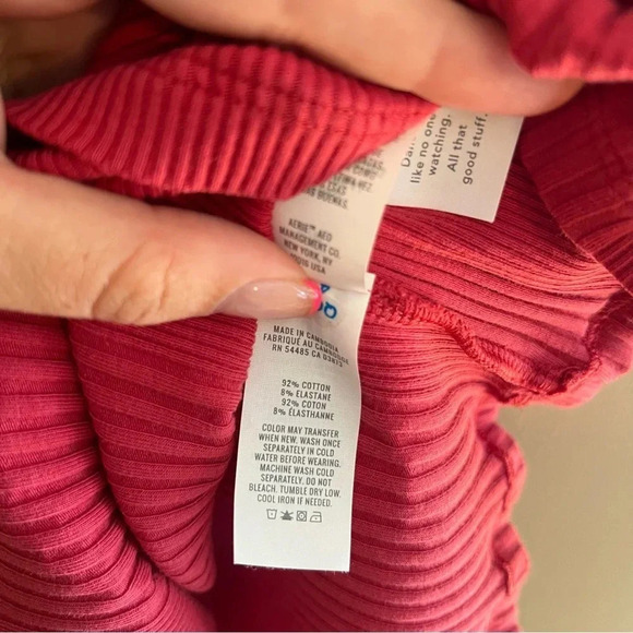 👟2/$20👟AERIE Berry Ribbed Scoop Neck Tank Top M - Picture 4 of 4